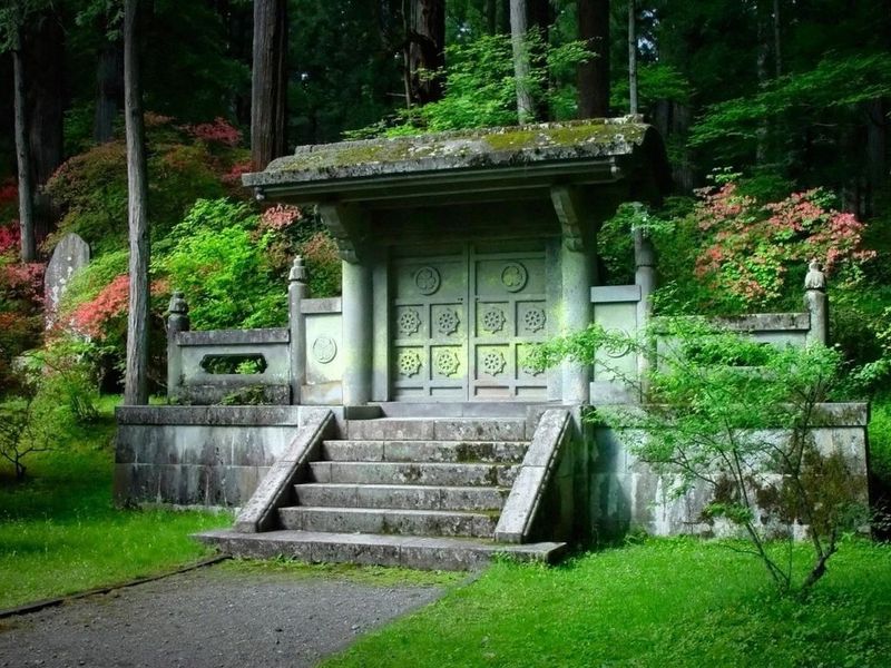 This screensaver will help you to make the virtual journey to the Old Japan.
